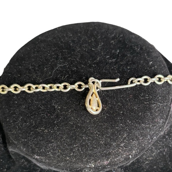 Vintage silver tone necklace. I’m excellent used condition. - Picture 2 of 4